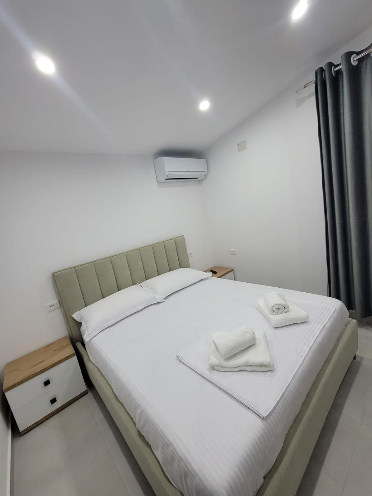 Caca Hotel Rinas Eksteriør bilde