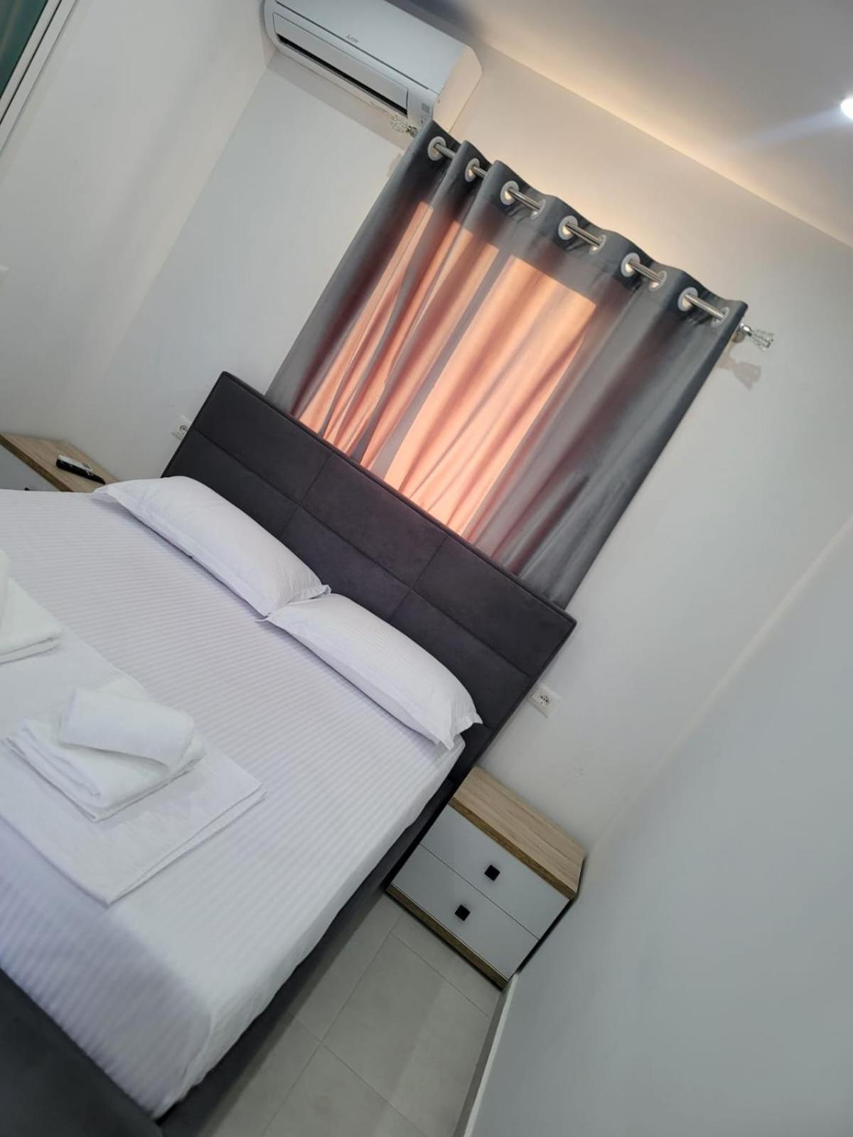 Caca Hotel Rinas Eksteriør bilde