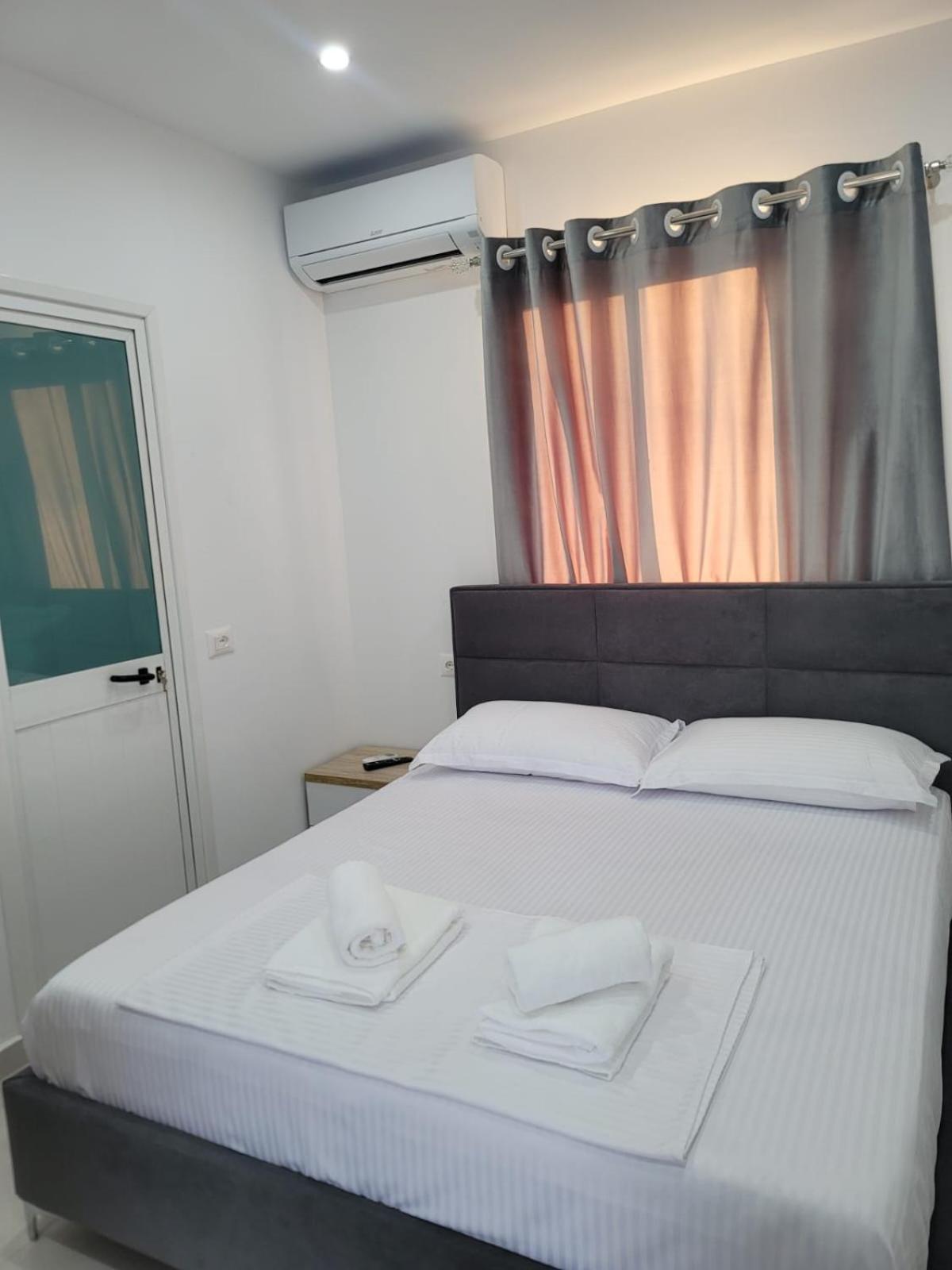 Caca Hotel Rinas Eksteriør bilde