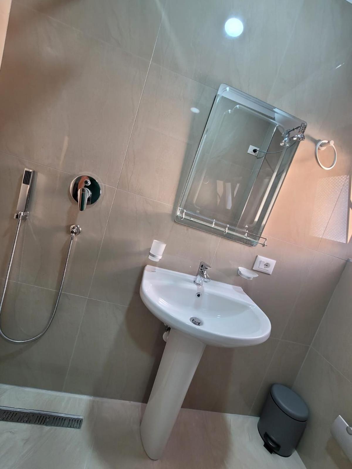 Caca Hotel Rinas Eksteriør bilde